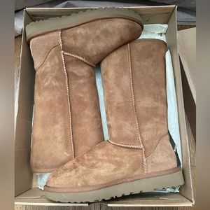 TALL CHESTNUT UGGS SIZE 6
